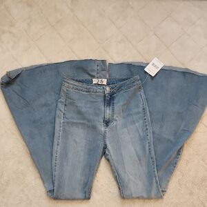 WE THE FREE FLOAT ON FLARE JEANS